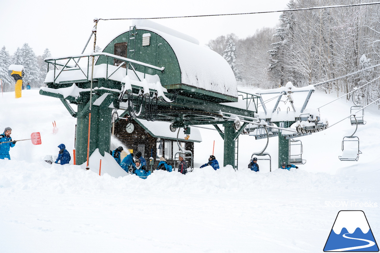 大雪の恩恵に感謝しながらパウダーを滑る！北海道発 スキー・アウトドア専門店『パドルクラブ』のスタッフたちの休日。【記録的大雪編】in 十勝サホロリゾート